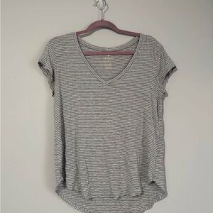 American Eagle Outfitters Striped Gray V-Neck Tee